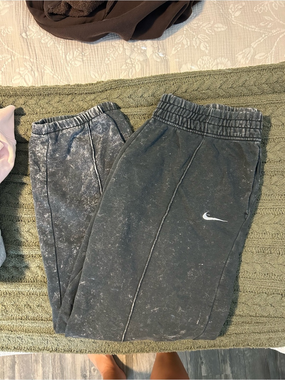 Nike woman’s Black Washed Fleece Jogger Bottoms